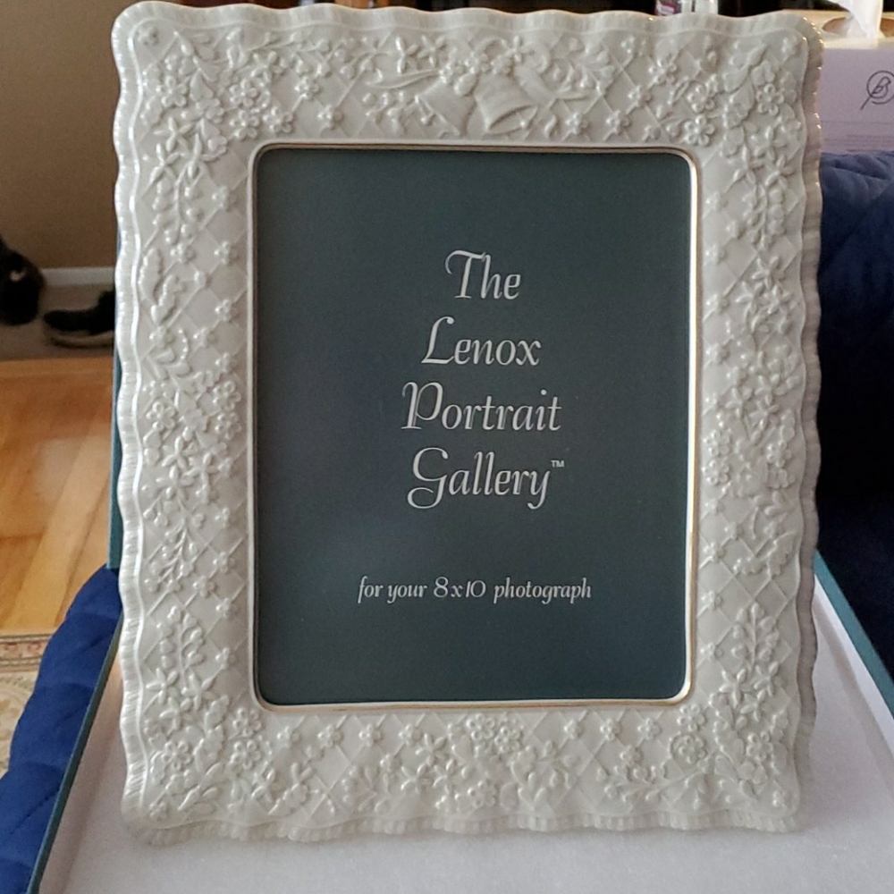 NEW IN BOX LENOX IVORY FRAME